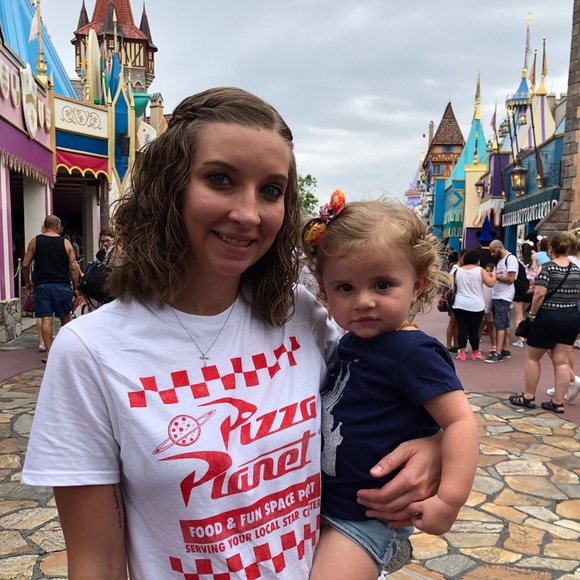 Meet your Posher, Courtney - Picture 1 of 1